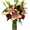 bouquet di lilium rosa e rose rosse