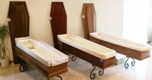 cosa deve fare l'impresa di pompe funebri